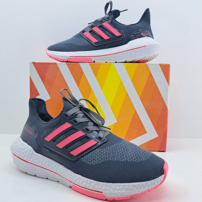 UltraBoost - (Primeira Linha) x Cinza/Rosa