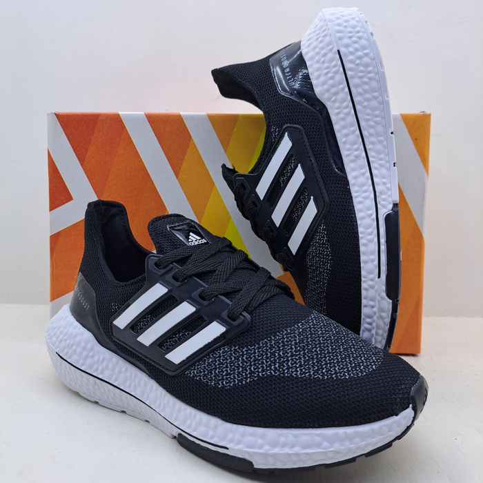 UltraBoost - (Primeira Linha) x Preto/Branco