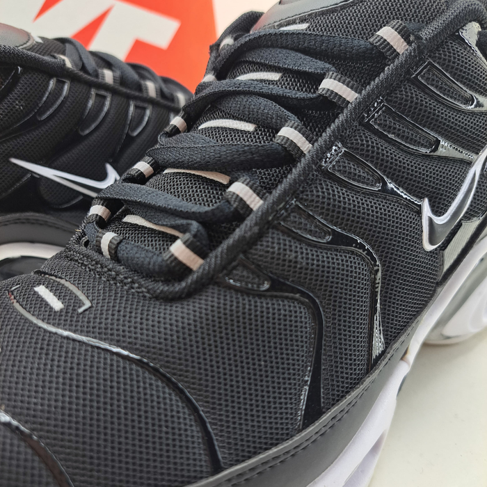 Nike TN Plus Vietnã importado - Preto/Branco