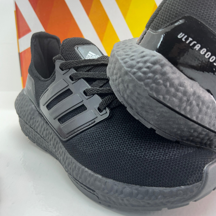 UltraBoost - (Primeira Linha) x Preto/Preto