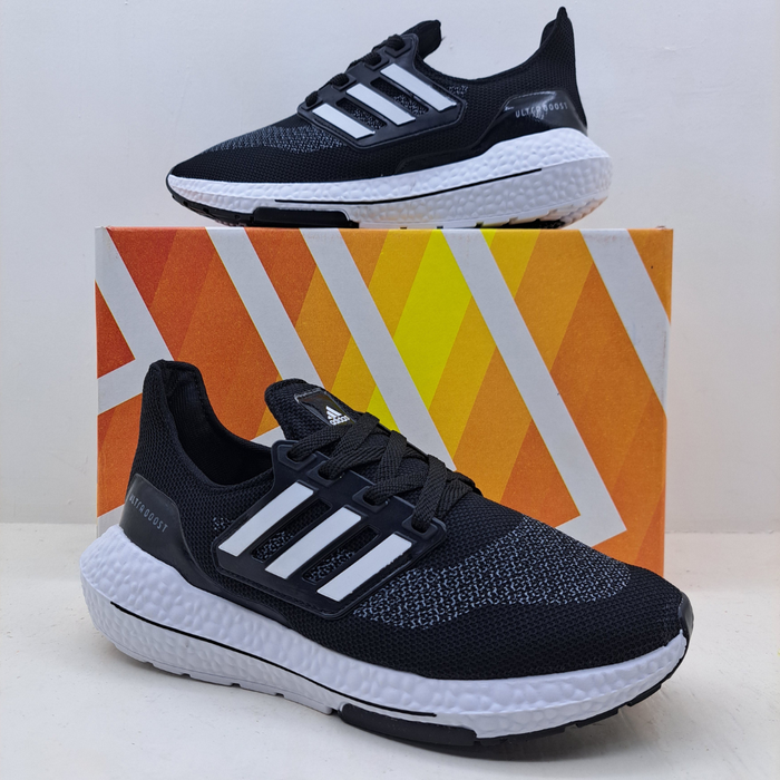 UltraBoost - (Primeira Linha) x Preto/Branco