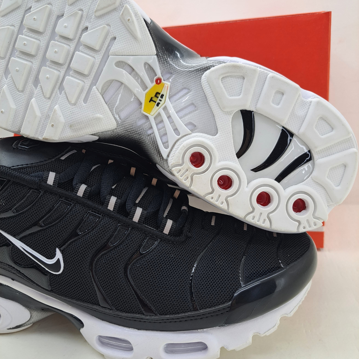 Nike TN Plus Vietnã importado - Preto/Branco