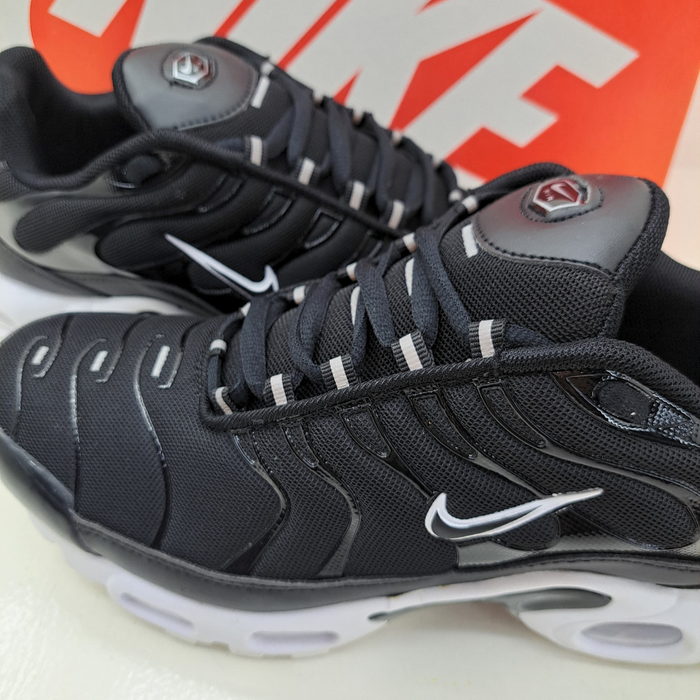 Nike TN Plus Vietnã importado - Preto/Branco